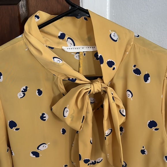 Peaches N Cream Apple print blouse small - Picture 2 of 7